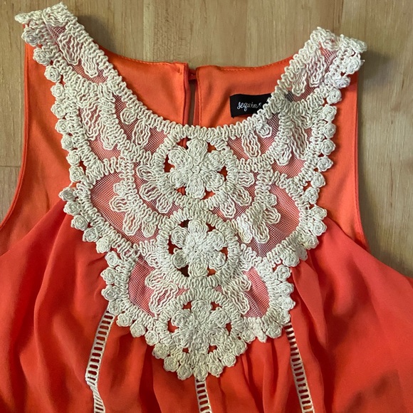 Flowing Dress and Crochet Elements - Picture 2 of 3